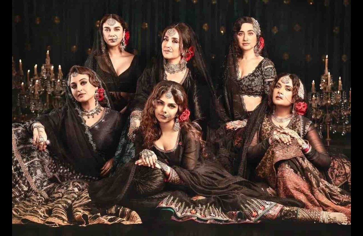 Manisha Koirala And Shekhar Suman intimate scene