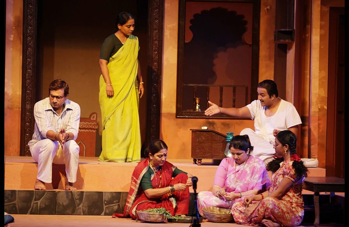 Wada Chirebandi Marathi Natak